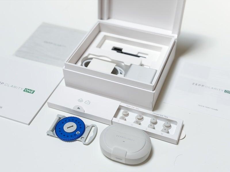 The Zepp Clarity One box with its accessories
