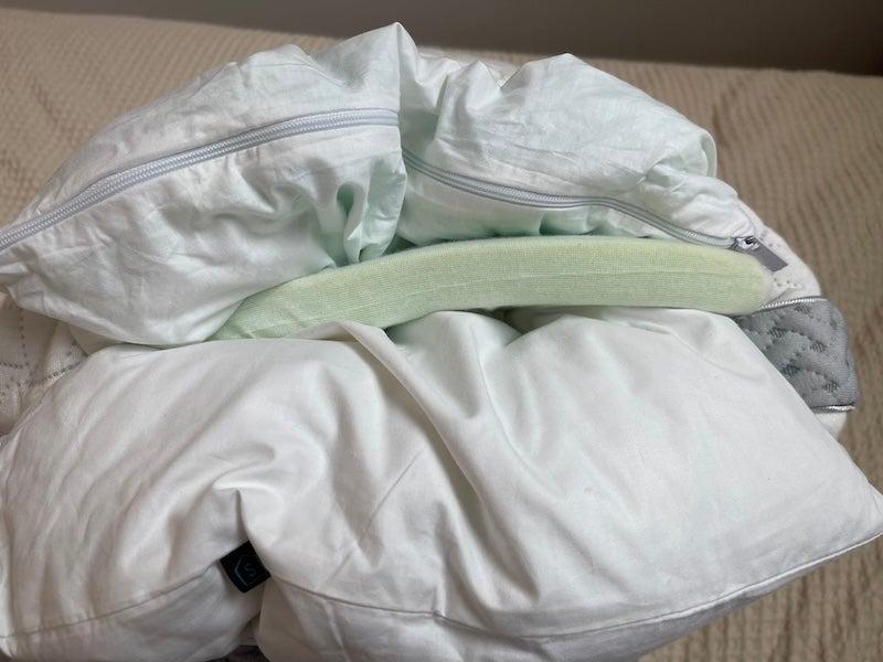 The inserts in the Luxome LAYR pillow