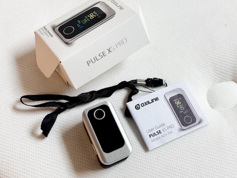 The Oxiline XS Pro with its box and manual