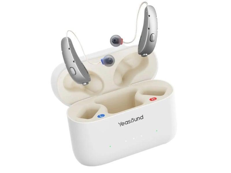 The Yeasound RIC800 hearing aid and its charging case