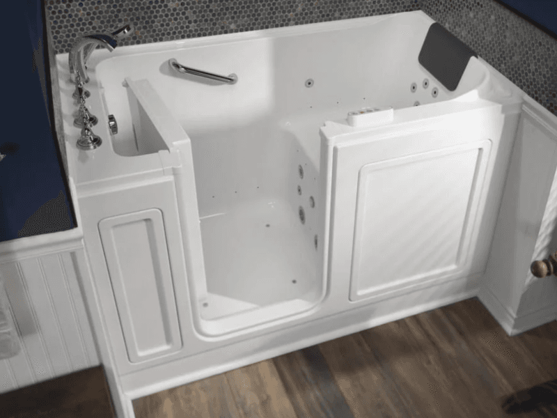 White American Standard walk-in tub